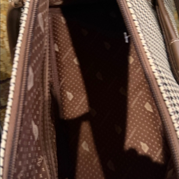 London Fog Cambridge II 16-Inch Classic Satchel in a houndstooth pattern. - Picture 4 of 5